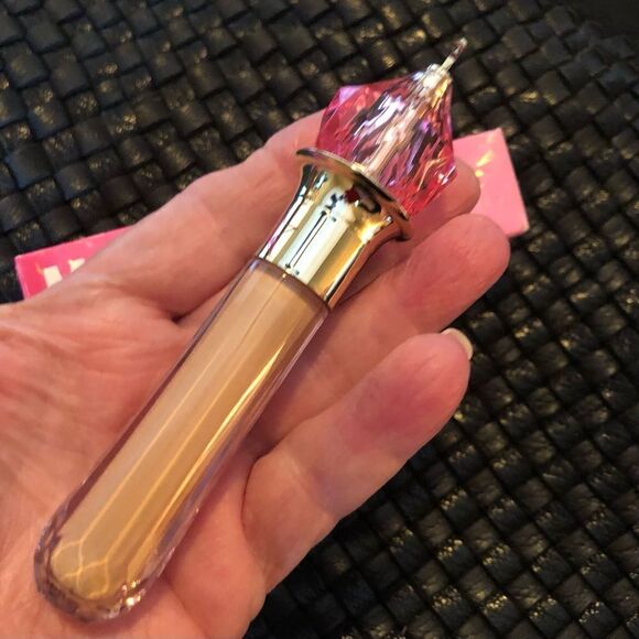 JEFFREE STAR - NWT Magic Star Concealer in C15.25 (Tan/Golden Peach Undertones) - Picture 10 of 15